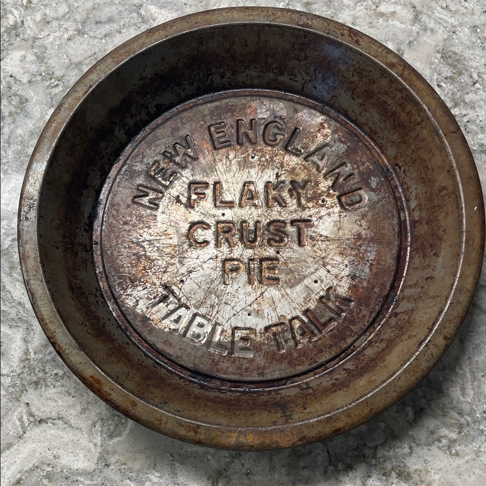Vintage New England Flaky Crust Pie Pan